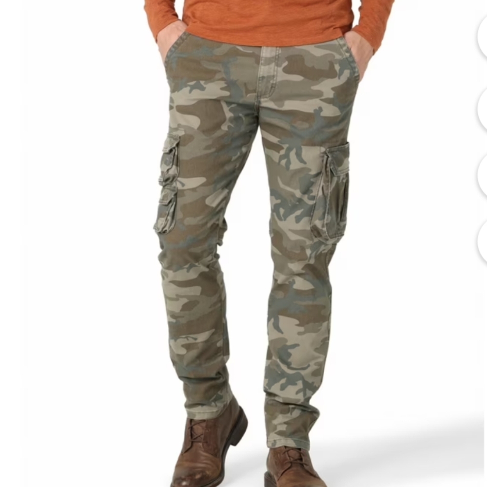 NEW. Wrangler Five Star Camoflauge Cargo Pants. Size 40x32. Hunting. Outdoors
